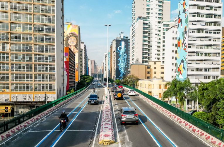 Prefeitura entrega Faixa Azul para motos no Elevado e Avenida do Cursino